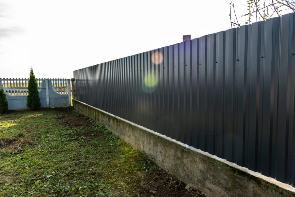 instalacion valla gris perfil metalico